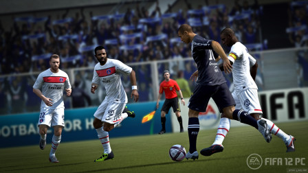 FIFA 12 - Review | 2011 bringt Rasenschach zwischen Sturmkönig und Abwehrkatastrophe